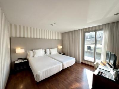 Double Room with Terrace 4