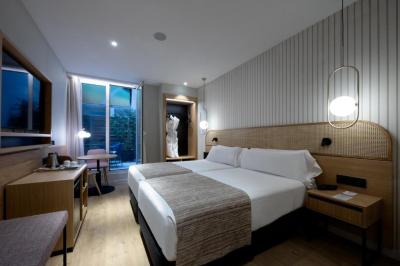 Quarto Duplo ou Twin com Varanda ou Terra&ccedil;o 4