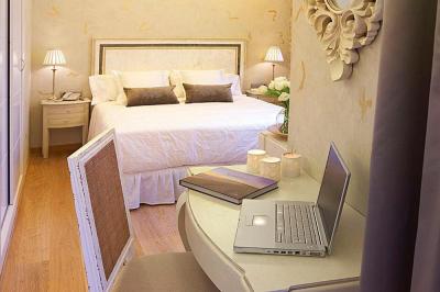 Deluxe Suite with Terrace 3