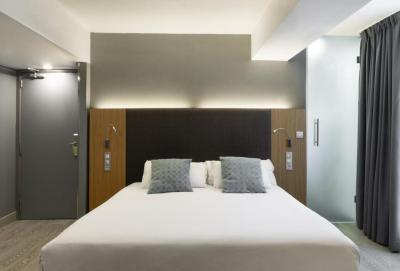 Double or Twin Room (1-2 Adults) 1