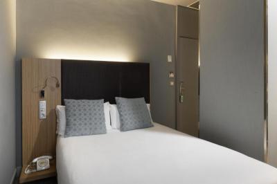 Small Double Room (1-2 adults) 4
