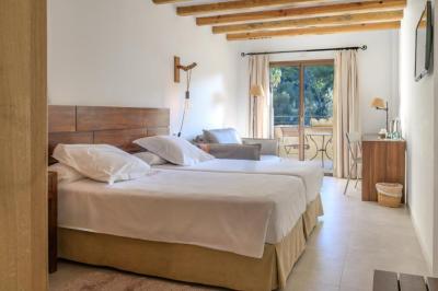 Superior Double Room with Spa Access 2