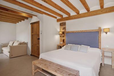Junior Suite with Spa Access 3