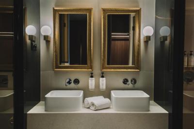 Suite with Balcony 7