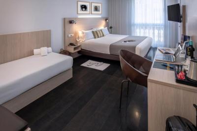 Quarto Duplo ou Twin Deluxe com Vista Rambla 6