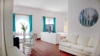 Deluxe King Suite 6