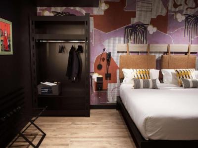 Habitaci&oacute;n Doble Superior con sof&aacute; cama y balc&oacute;n 8