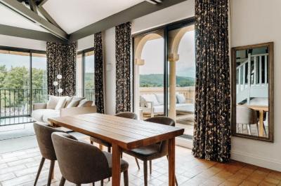 Duplex Suite with Terrace 10