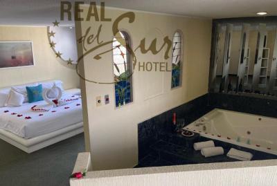 Deluxe Suite mit Whirlpool-Badewanne 4