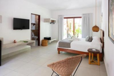 Deluxe Room (2 Adults + 1 Child) 2