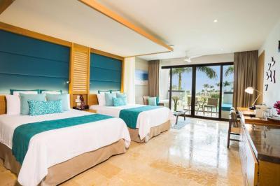 Junior Suite Garden View Triple - 2 Queen Beds 14