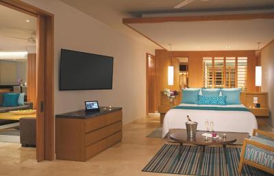Preferred Club Paramount Suite Ocean View - King Bed 25