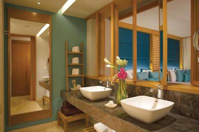 Junior Suite Triple Room - 1 King Bed 28