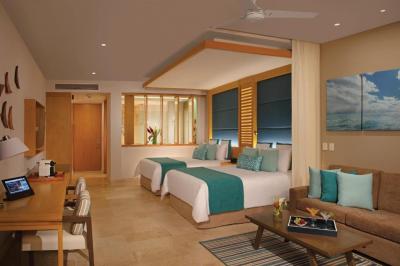 Junior Suite Triple Room - 2 Queen Beds 29
