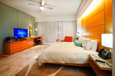 Deluxe King Size Bed Resort View 5