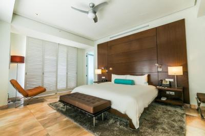 One Bedroom Penthouse King Size Bed Diamante View 13