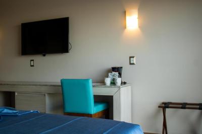 Zimmer mit Kingsize-Bett und Meerblick 4