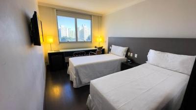 Habitaci&oacute;n Doble adaptada para personas con discapacidad - 2 camas 6
