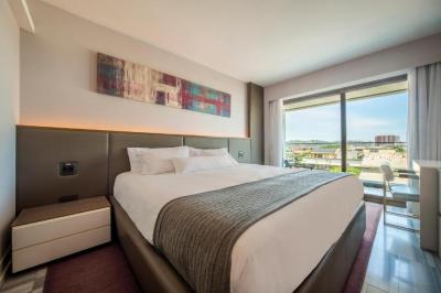 King Room with Mountain View 3