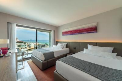 Deluxe Double Room with Side Sea View 6