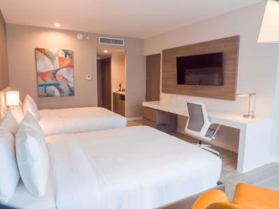 Queen Room with Two Queen Beds 5