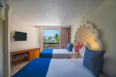 Double Room with Pool View 4