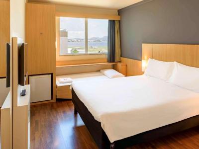 Standard Double Room with One Child Extra Bed 2
