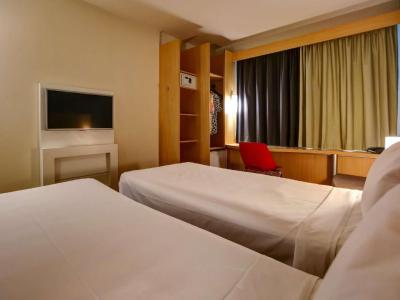 Twin Room 3
