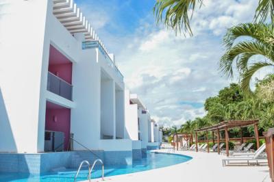 Family Club - Pool Access (3 Adults + 2 Children) 5
