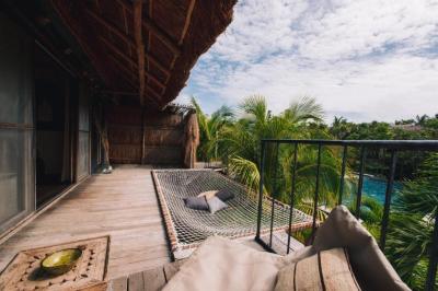 Junior Suite with Pool View 5