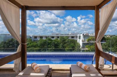 Deluxe Double Room with Balcony 2