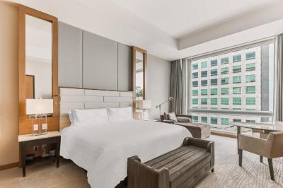 Deluxe King Room 1