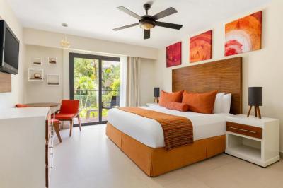 Deluxe King Room 11