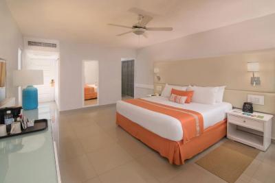 Habitaci&oacute;n con cama extragrande y vistas al jard&iacute;n 11