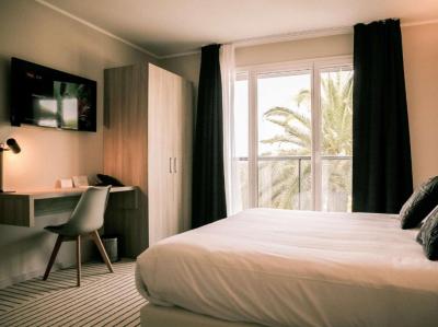 Superior Triple Room with 1 Queen and 1 Single Bed - Non-Smoking 2