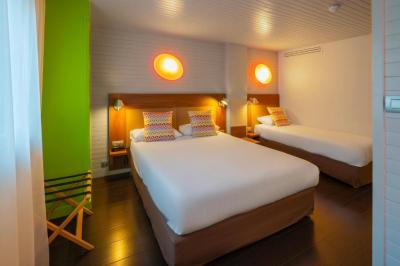 Room Next Generation - 1 Double Bed 2 Single Beds 7