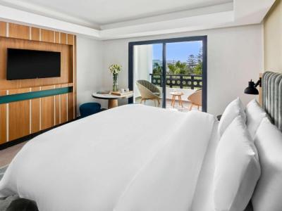 Premium King Room with Pool View 2