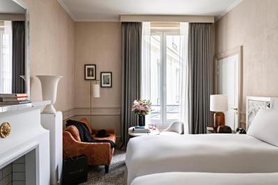 Luxury Single Room with Two Single Beds and Courtyard or Rue Scribe View 2
