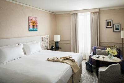 Luxury Queen Room with One Queen Bed and Courtyard or Rue Scribe View 3