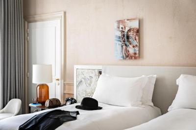 Premium Luxury Single Room with Two Single Beds and Courtyard or Rue Scribe View 8
