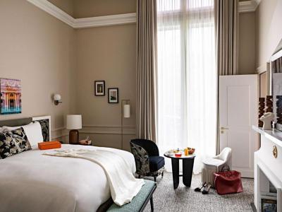 Two-Bedroom Opera Family Suite 15