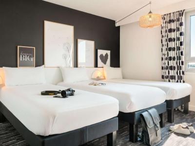 Standard Room With Three Single Beds 4