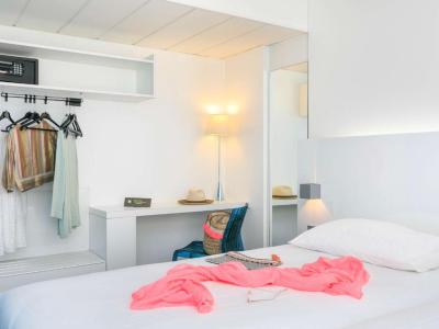 Superior Twin Room with Balcony 11