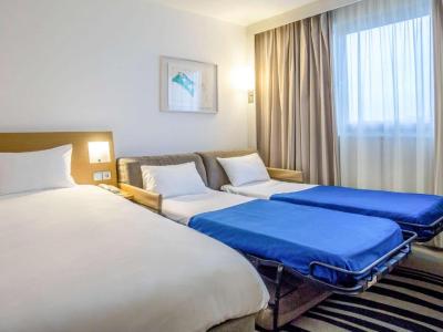 Standard Room with 1 Queen bed and Sofa bed 2