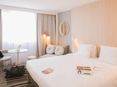 Executive King Room with Lake View 4