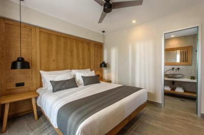 Junior Suite with Balcony 1