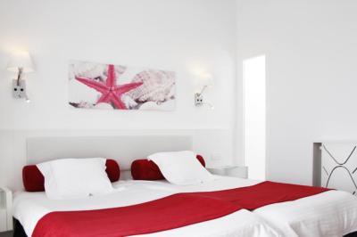 Premium Double Room (2 Adults + 1 Child) 4
