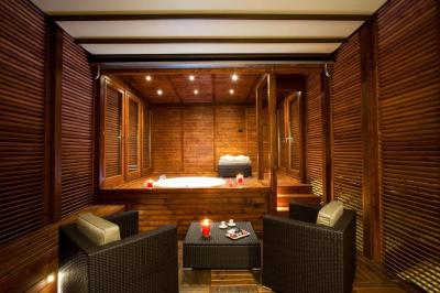 Luxury Suite 6