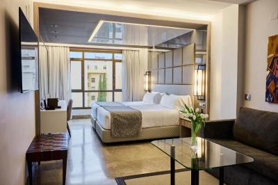 Habitaci&oacute;n Familiar Superior Vista al Jardin 9