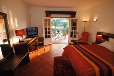 Double Room with Balcony and Lake View 4